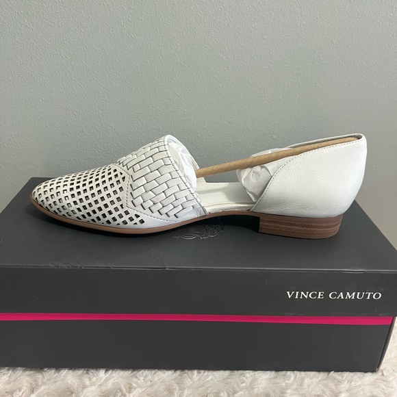 Vince Camuto Reshila D’Orsay‎ Flat white leather 6.5 NEW - Picture 1 of 6
